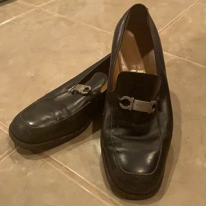 Nice pair of dressing shoes for men!